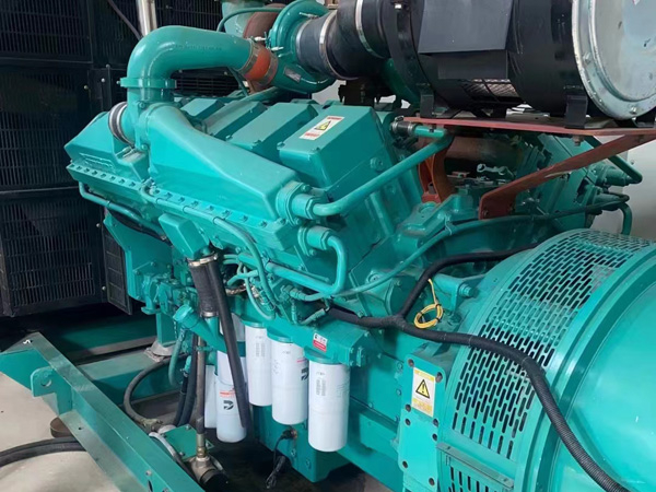 泗县更换100kW柴油发电机组机油时，需要注意哪些事项？